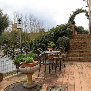 Enchanting Flat With Patio In Abbadia A Isola Monteriggioni